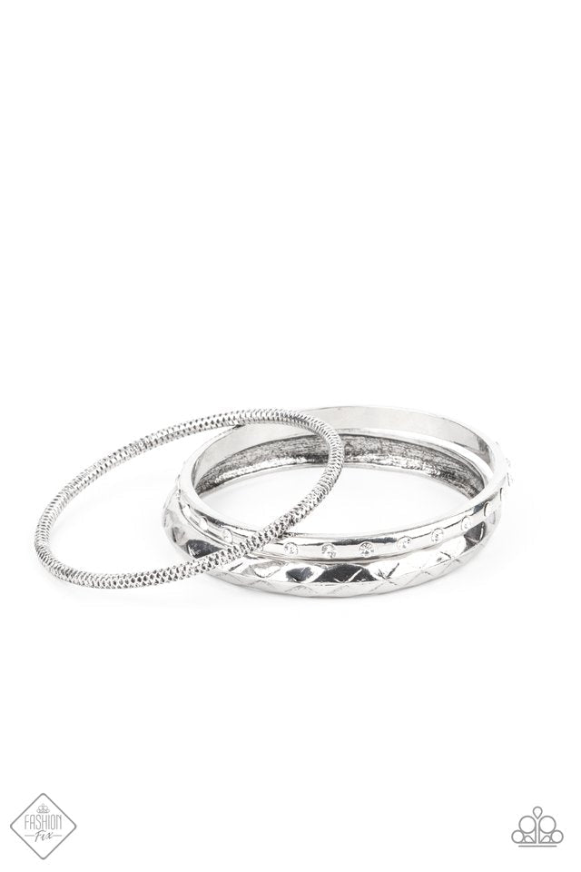 Confidently Curvaceous - white bracelet C033