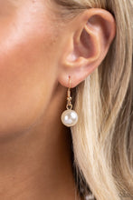 Load image into Gallery viewer, White Collar Welcome - gold necklace B092
