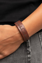 Load image into Gallery viewer, Haute Heartbeat - Brown snap bracelet A069
