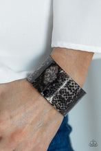Load image into Gallery viewer, Vogue Revamp - Black cuff bracelet A093
