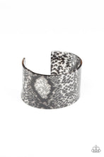 Load image into Gallery viewer, Vogue Revamp - Black cuff bracelet A093

