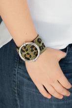 Load image into Gallery viewer, Asking FUR Trouble - Green urban bracelet A028
