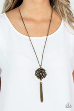Load image into Gallery viewer, Rosy Redux - Brass necklace B099
