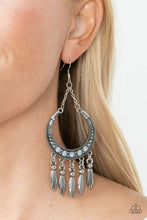 Load image into Gallery viewer, Day to DAYDREAM - Blue earring B129
