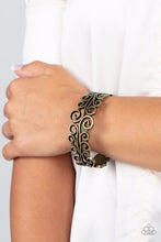 Load image into Gallery viewer, Dressed to FRILL - Brass hinge bracelet B129
