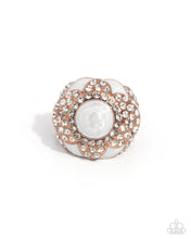 Load image into Gallery viewer, Pearly Podium - Copper ring D005
