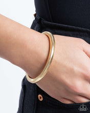 Load image into Gallery viewer, Stubborn Simplicity - Gold bracelet G025
