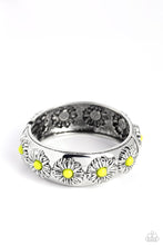 Load image into Gallery viewer, Taking Floral - Green bracelet G021
