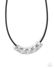 Load image into Gallery viewer, Sprig Shimmer - Black necklace G033
