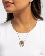 Load image into Gallery viewer, Glistening Grade - Silver necklace G034
