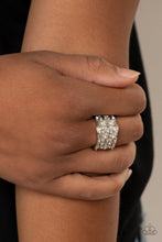 Load image into Gallery viewer, Diva Daydream - white ring 1581
