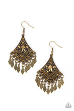 Load image into Gallery viewer, Indie Iridescence - Brass earring E103
