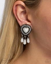 Load image into Gallery viewer, Sumptuous Story - white CLIP ON earrings C002

