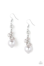 Load image into Gallery viewer, Timelessly Traditional - White earring F048
