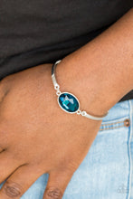 Load image into Gallery viewer, Definitely Dashing - blue bracelet E096
