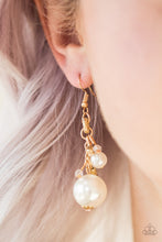 Load image into Gallery viewer, Timelessly Traditional - Gold earring D050
