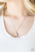 Load image into Gallery viewer, Classy Classicist - White necklace 2081
