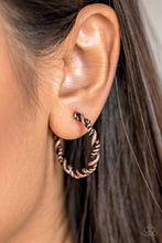 Load image into Gallery viewer, Plainly Panama - Copper hoop earring 651
