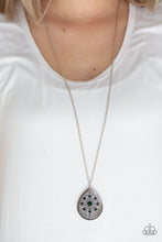 Load image into Gallery viewer, I Am Queen - Green necklace 2068
