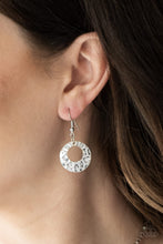 Load image into Gallery viewer, Texture Trio - Silver necklace 1815
