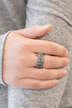 Load image into Gallery viewer, Radical Riches - Silver ring 900
