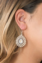 Load image into Gallery viewer, City Chateau - Brown earring 864
