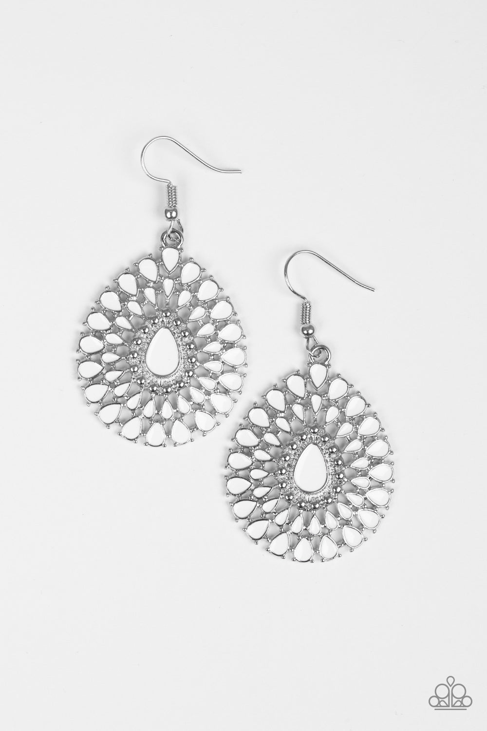 City Chateau - White earring 920