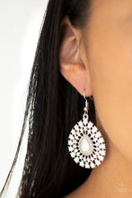 Load image into Gallery viewer, City Chateau - White earring 920
