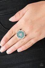 Load image into Gallery viewer, Garden View - Green ring 900
