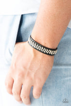 Load image into Gallery viewer, Watch Your BACKPACKER - Black snap urban bracelet A008
