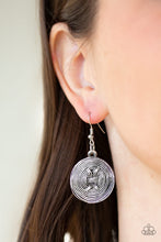 Load image into Gallery viewer, Deserves A Medal - silver necklace 599
