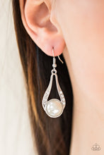 Load image into Gallery viewer, HEADLINER Over Heels - White earring 938
