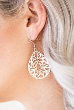 Load image into Gallery viewer, Casually Coachella - White earring 1603
