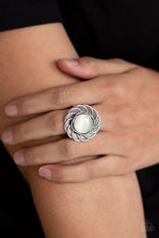 Load image into Gallery viewer, Gardenia Glow - White ring 648
