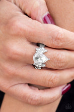 Load image into Gallery viewer, Yas Queen - White ring F046
