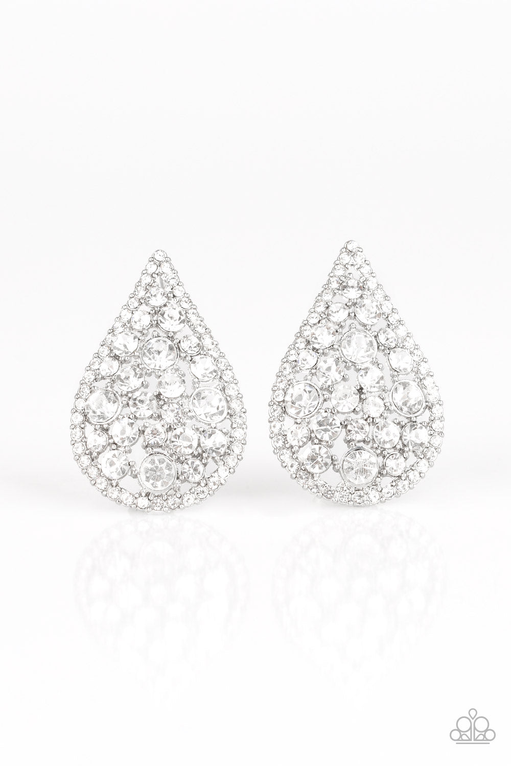 REIGN-Storm - white post earring 678