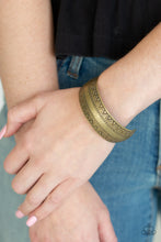 Load image into Gallery viewer, Desert Peaks - brass bracelet F029

