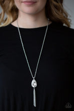 Load image into Gallery viewer, Elite Shine - White necklace 1920
