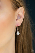 Load image into Gallery viewer, Gleaming Gardens - White necklace 816
