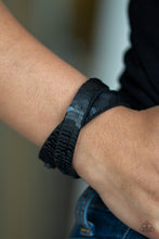 Load image into Gallery viewer, Under The SEQUINS - Silver snap bracelet A008
