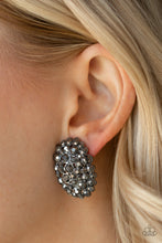 Load image into Gallery viewer, Daring Dazzle - black post earring 841
