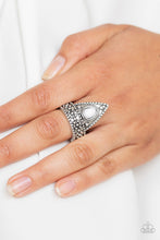 Load image into Gallery viewer, Tropical Escapade - White ring 2145
