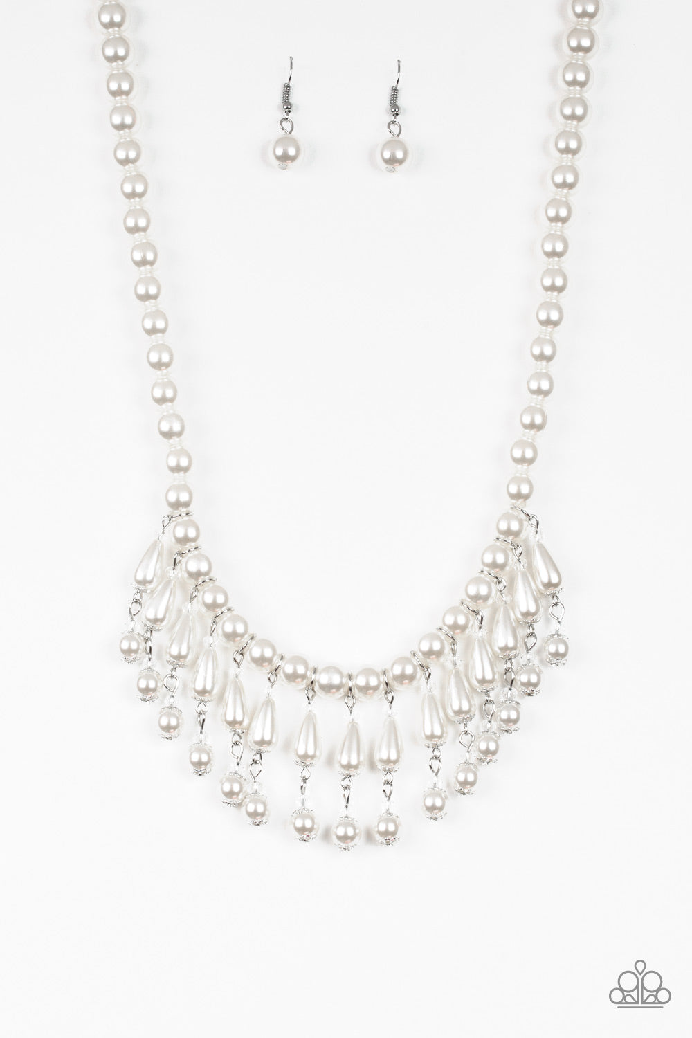 Miss Majestic - White necklace 945