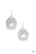 Load image into Gallery viewer, Incredibly Celebrity - White earring 981
