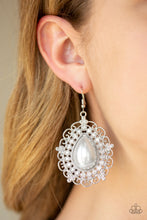Load image into Gallery viewer, Incredibly Celebrity - White earring 981
