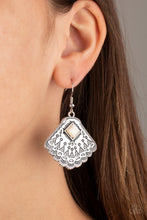 Load image into Gallery viewer, Mountain Mesa - White earring 1558
