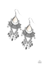 Load image into Gallery viewer, Vintage Vagabond - White earring F071
