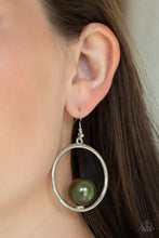 Load image into Gallery viewer, Solitaire REFINEMENT - Green earring F069
