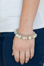 Load image into Gallery viewer, Cupid Couture - White bracelet F022
