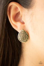 Load image into Gallery viewer, Seasonal Bliss - Brass post earring 948
